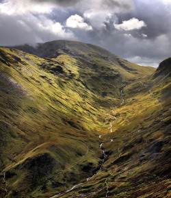 travelingcolors:  The Head of Grisedale Lake District | England (by Roantrum) 