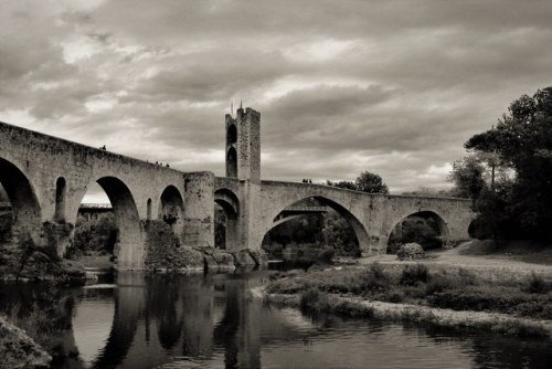 Besalú by pperarnau https://flic.kr/p/2h8gLEj