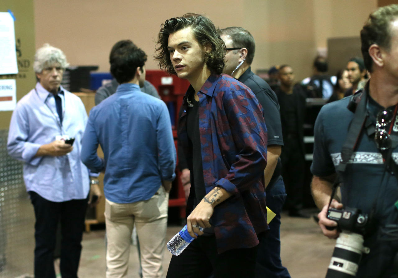 direct-news:  HQ’s - iHeartRadio Music Festival, Backstage. 