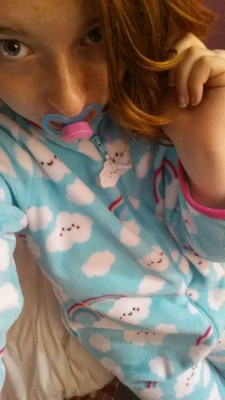 hoefashow:  harleyandhermrj:  littlemoon-stone:  harleyandhermrj:  I do love this onsie, it makes me feel so little :3 Harley~  Harley and her Mr.J are just too cute to not reblog and urge you to follow  Thank you!!^.^  THAT ONESIE IS PERF 🌈🌈☁️