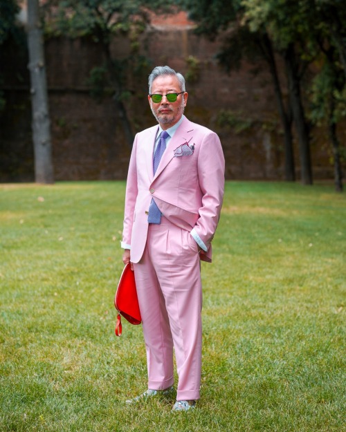 Dandies, gentlemen and characters at Pitti Uomo 88. Shot for D2 Magazine.