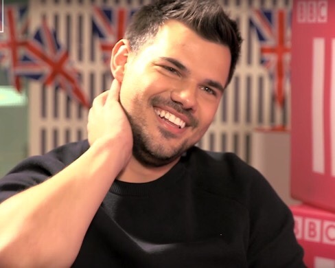 Where Did Taylor Lautners Chiseled Jawline And Abs Go? I Never Thought Id See This Day
