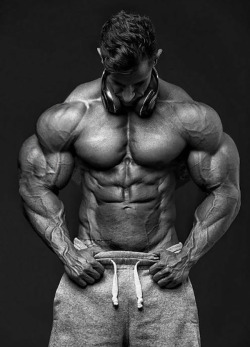 Rippling Defined Muscle!