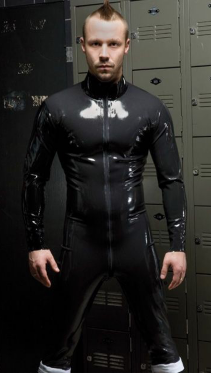 nick99cgn-v2:  Click here to watch my Blog for more hot Pics Click here to send me your Pictures 