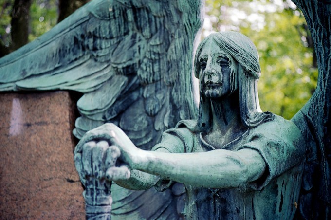 rj4gui4r:  sixpenceee:  Lake View Cemetery: The Haserot Angel  It’s called the