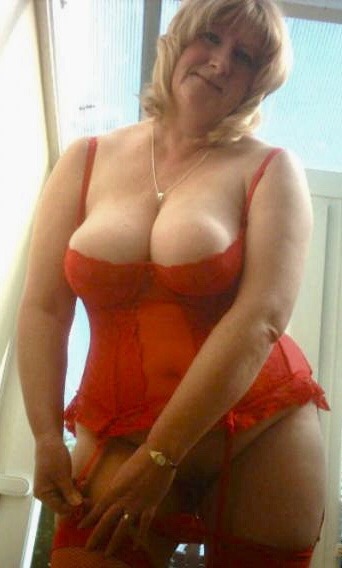 vraiessalopesmaturesdefrance:  Vraie salope adult photos