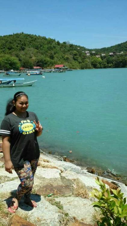 Awek chubby tetek besaq. Fara nama dia.
