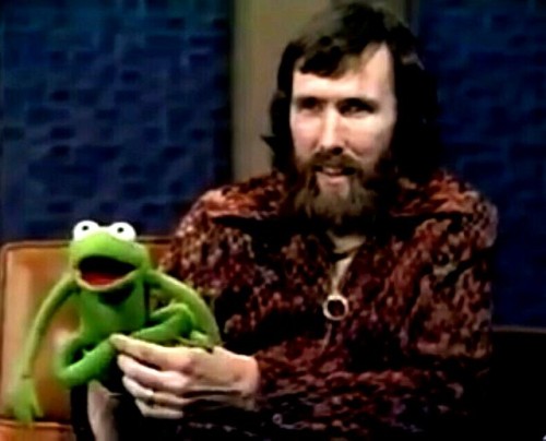 jimhenson-themuppetmaster:Jim Henson with Sir Robin the Brave on the Dick Cavett Show, November 1970