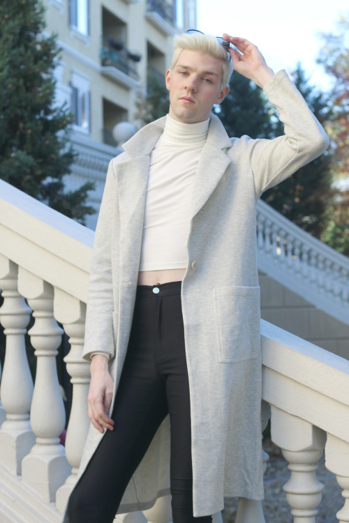 westerosbartender: houseofalexzander: More Non-Binary Fashion From Elliott Alexzander. …what 