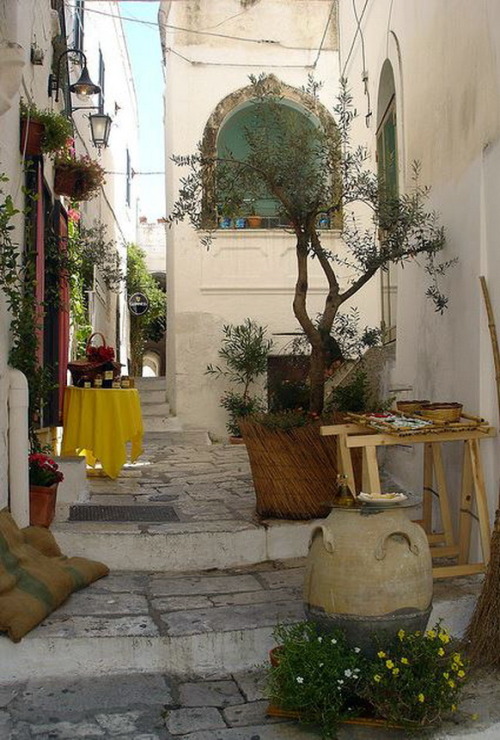 On the white streets of Ostuni in Puglia, Italy (by raffaella|sanseverino).