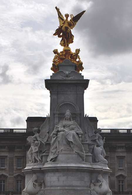andrewhudsonstuff:  Andrew’s Stuff  London , Queen Victoria Buckingham Palace