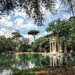 benjiauss:  Just your everyday 290BC ancient temple sitting in the park -The Temple of Asclepius, the Greek god of medicine! 🏛  #benjiaustraveladventure #lifewelltravelled #openmyworld #wanderlust #italy  (at Villa Borghese - Roma) 