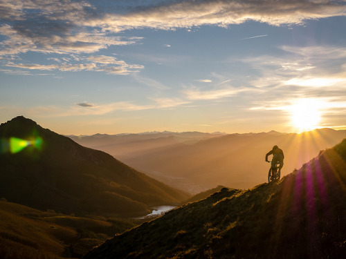 fuckyeahmountainbiking:  Basque Mountain Biking: Margins of the Day by basqueMTB - mountain biking h