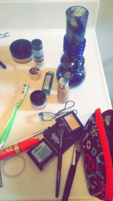 madsworldd:  Getting ready for the day ☺️