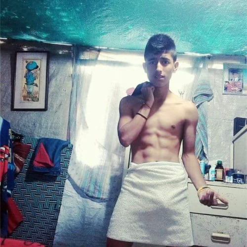 rds2994:  jojutlagay:  Rico morro enseñando verga y culo.  Esta rico x donde lo