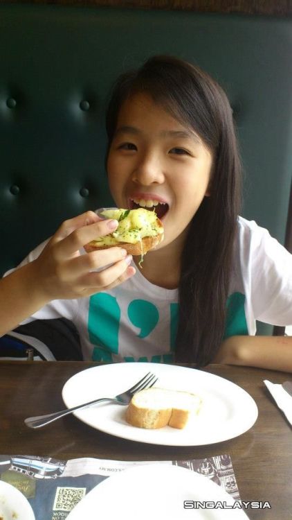 exactlyteenagecloud: alda lee hui wen Anyone know this girl? Can share her contact number, WeChat id