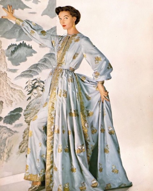 Evelyn Tripp, photo by Louise Dahl-Wolfe, Harper’s Bazaar, 1953. 