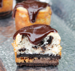 squat-press-pull:  Mini Reeses Oreo Cheesecakes