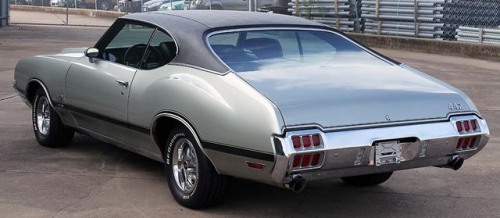 1972 Oldsmobile Cutlass 442 W-30