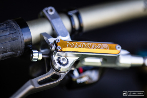 aces5050: (via Bike Check: Gee Atherton’s Prototype 9.0 Mullet Bike Used and Abused - Pinkbike)