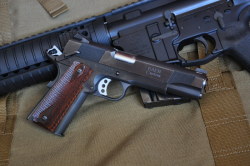 oppaiokudasai:  Les Baer 1911 Concept II .45 ACP