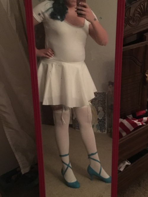 candyredterezii:WIP so far!!I still gotta see the skirt to the shirt, make the sleeves n dye everyth