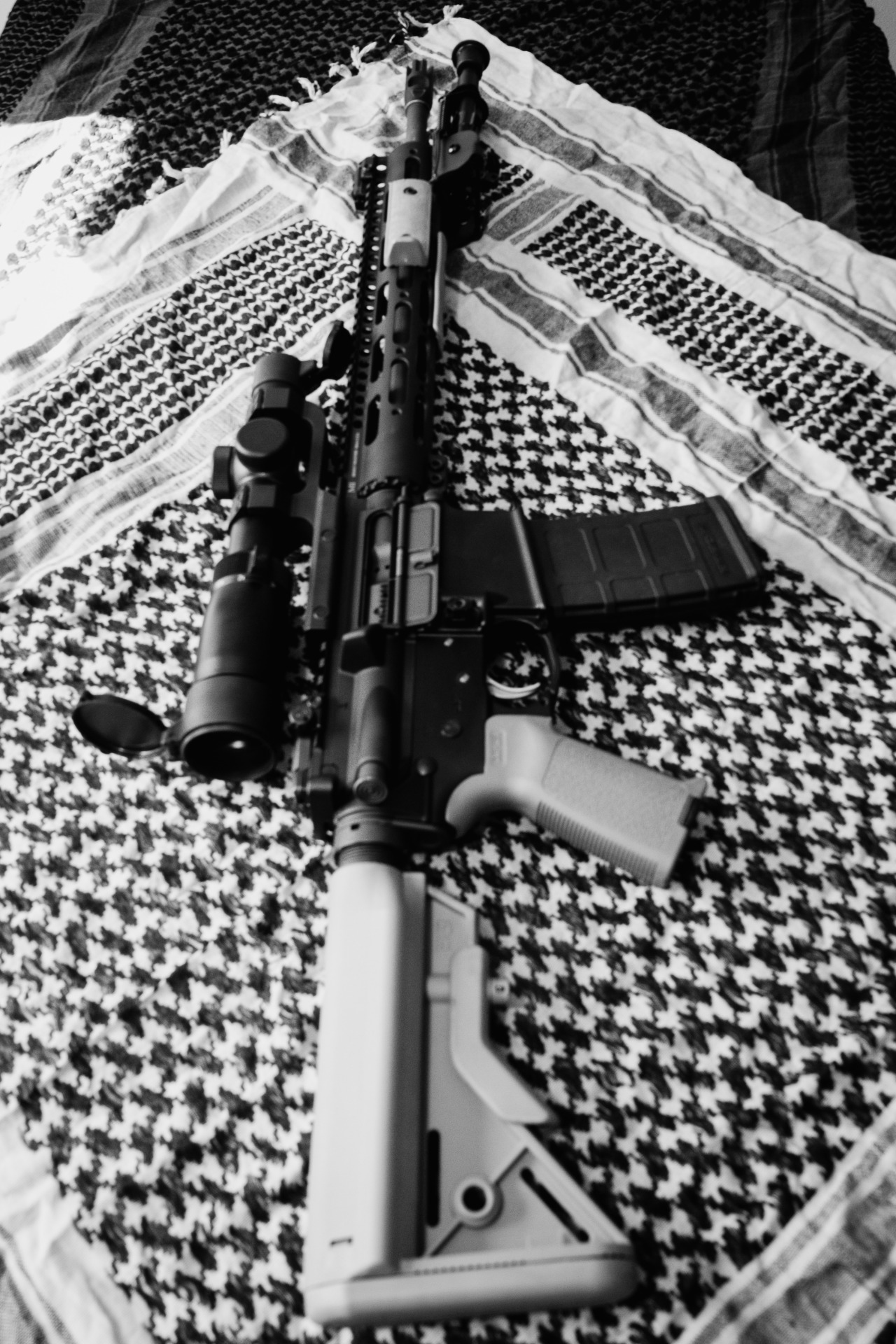 spectre-130:  Here is my faux recce mid-length gas AR Build.   the Lower is a JD