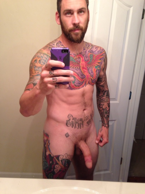 merengueguy: Delicious hot tattoo guy