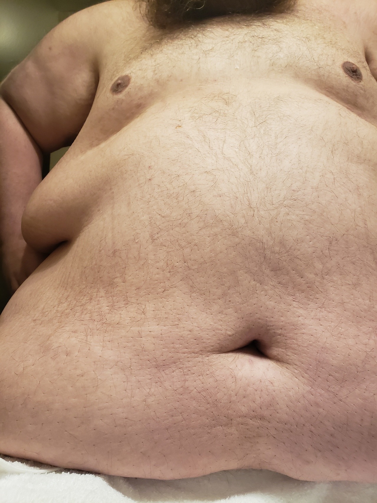thegreasytusk:  Obligatory hotel mirror selfies  My friend is really fat