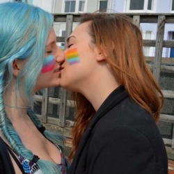 x-lesbian-x:  lgbt pride kisses