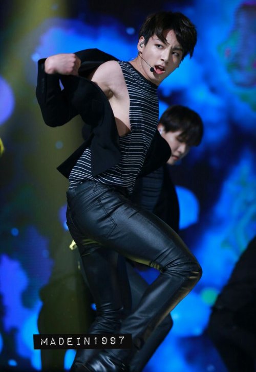 Porn photo officialwookkibby:  Jungkookâ€™s thighs