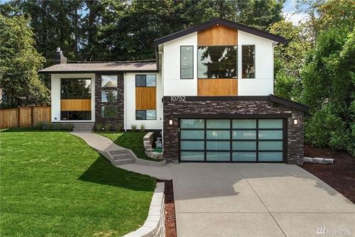 $915,000 /4 br/2500 sq ftKirkland, WAPNW Split Level on crack!