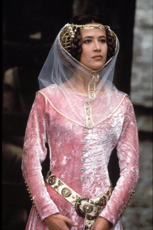 fashionandcostumes: Sophie Marceau as Princess Isabella in Braveheart (1995)