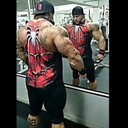 bigbadblackooze:  The symbiote changed before me into a Spider-man stringer tee. I don’t know if it was Eddie’s memories that the symbiote fed into my mind but it spurred me into a rage.   I am no man of weak will. If the muscles that were reflected