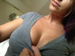 laylalux:  #tittytuesday cleavage