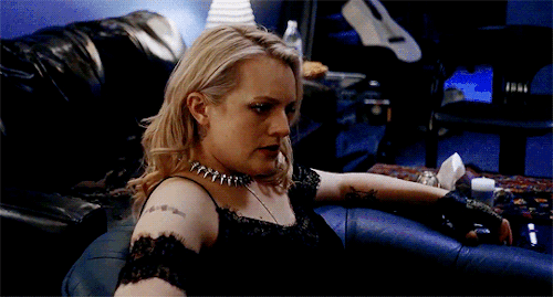 julies-andrews:There’s an ache in my bones.Elisabeth Moss as Becky Something in Her Smell (201