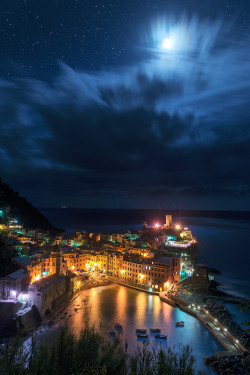 radivs:  'Starry Night' by Max Foster via 500px Nighttime in beautiful Cinque Terre, Italy 