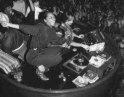 futura-909:  Diana Ross in the DJ booth at