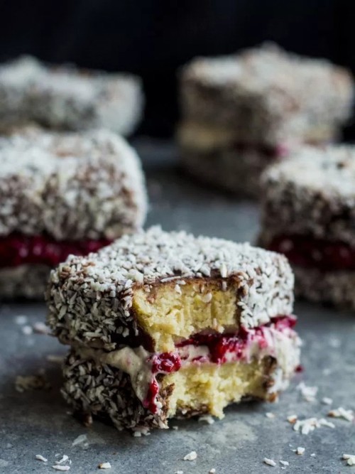 http://www.rainbownourishments.com/raw-vegan-lamingtons-with-cashew-cream-and-raspberry-jam/