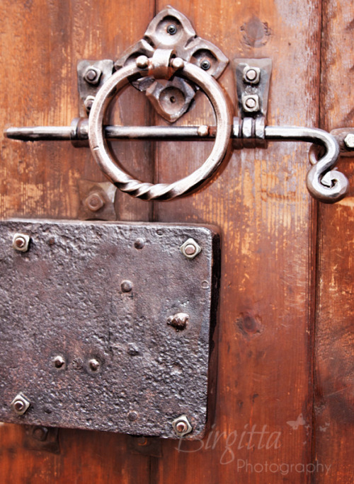 arnika43:  Antique lock and doorhandle. by Birgitta Sjöstedt