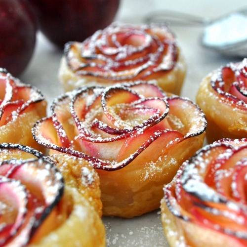 therebetterbepie:lady-feral:beautifulpicturesofhealthyfood:Rose Shaped Baked Apple Dessert…RE