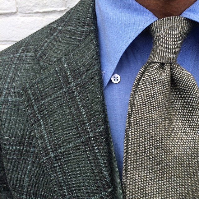 violamilano:
“Closeup of @rickycarlo wearing a Viola Milano “Green” 7-fold cashmere tie…
Buy it online today!
www.violamilano.com
#vm #violamilano #handmade #madeinitaly #luxury #essential #timeless #laverasartorianapoletana #orazio #classic...