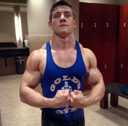 keepemgrowin:  “I’ve spent most of this semester in the gym, muscling-up.”