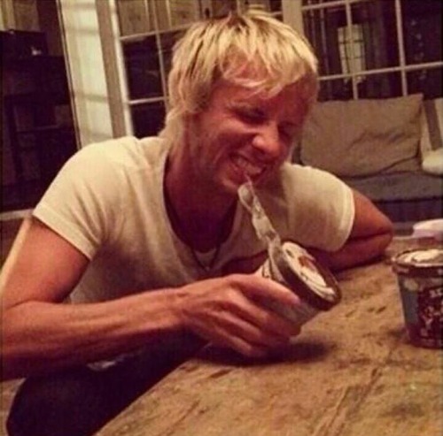 blissfullybellamy: Seems like Dom is just as much as a slut for Ben &amp; Jerry’s as i am