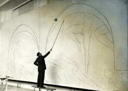 kalories1:  blue-voids:  Henri Matisse working on The Dance (1910)  ahh thats so cool 