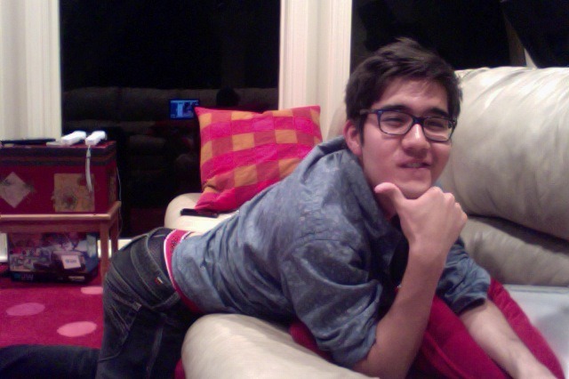 shamitomita:  Shami pretends to be a model Pt. 1 