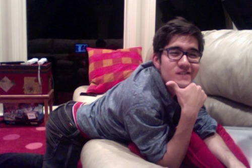 shamitomita:  Shami pretends to be a model Pt. 1 