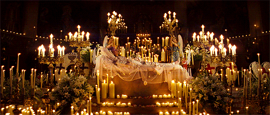 Lễ tang rực màu lửa của Juliet (Ảnh: Internet)
