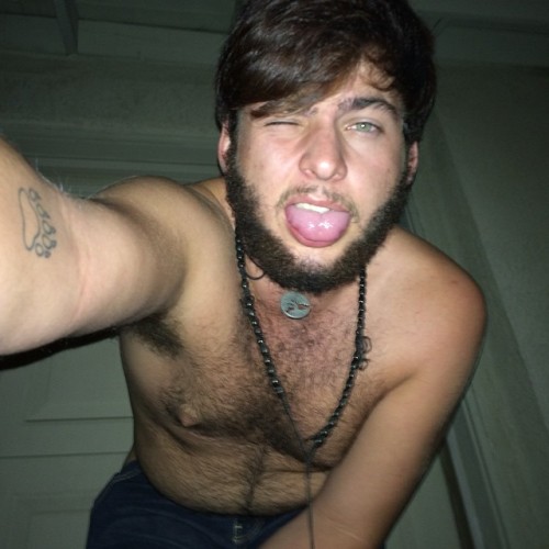 idoartandshit:  Selfies at night:3 #selfie #boo