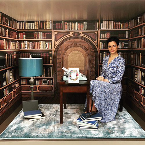 @jennyslate: Hey! You can pre-order my book now! Thank you @littlebrownfor a very sweet day at 